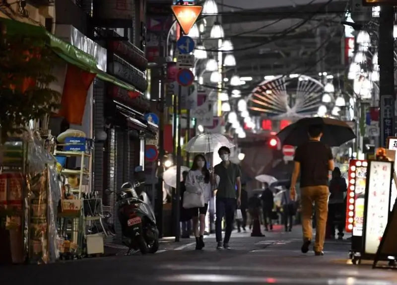 Япония коронавирус туфайли жорий этилган  фавқулодда ҳолатни яна узайтирди