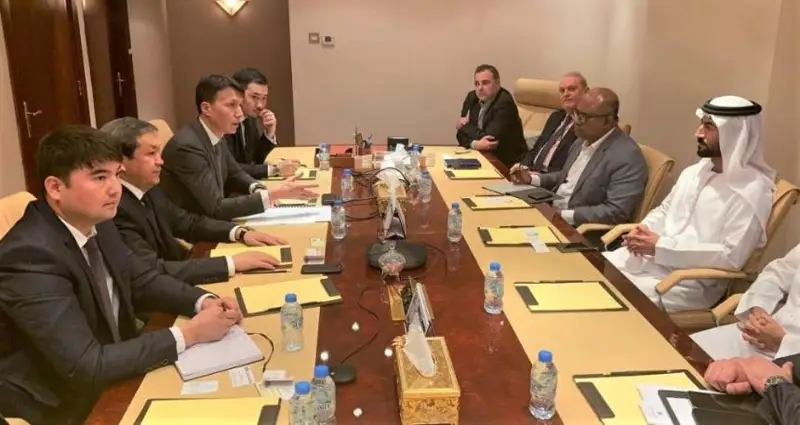哈萨克投资公司董事会主席会见阿联酋领先企业代表