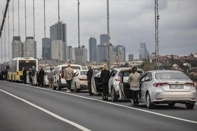 Туркия бир дақиқалик сукут сақлаб Отатуркни хотирлади
