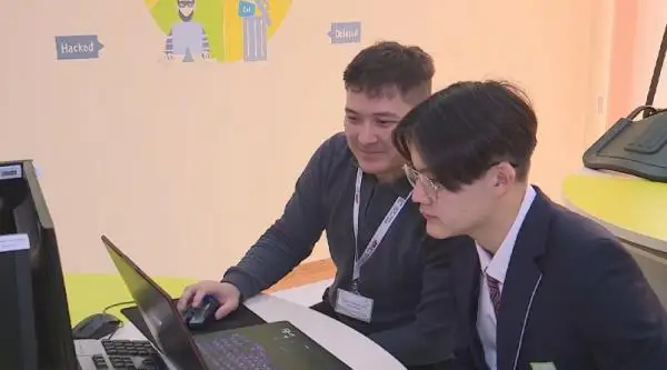 اقتوبەلىك وقۋشى قاۋىپ تونگەندە جاقىنىنا جەدەل حابار بەرەتىن قوسىمشا جاسادى