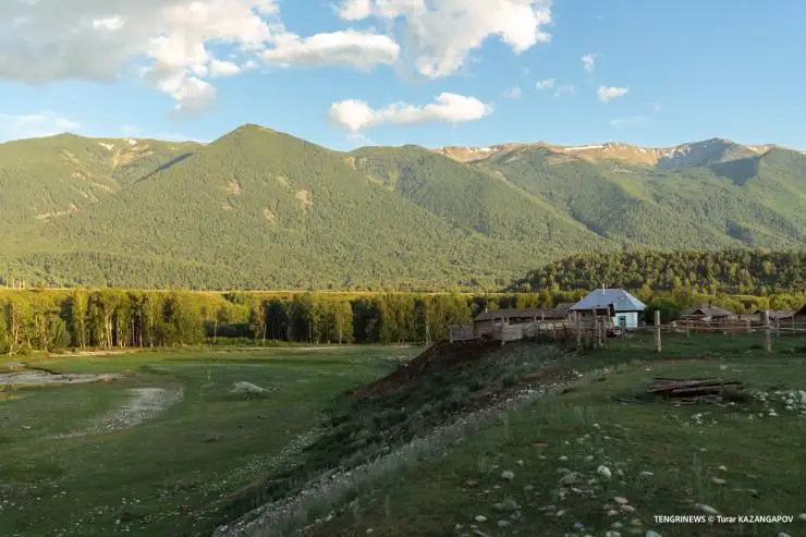 قىتايمەن شەكاراداعى اۋىل جوعالىپ كەتۋ الدىندا تۇر. مەكتەپتە 43 بالا عانا قالعان - فوتو