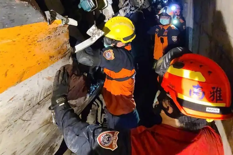 Тайванда поезд ҳалокати 48 кишининг ҳаётига зомин бўлди