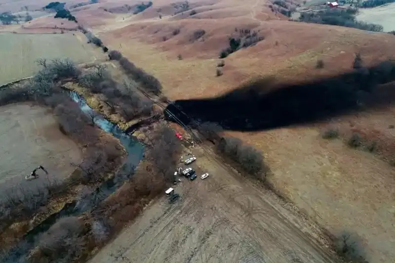 Канзасда энг катта нефт тўкилиши бартараф этилди