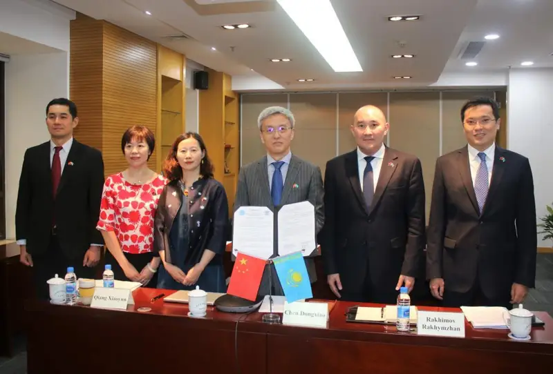 哈萨克斯坦对外政策研究所与上海国际问题研究院签署谅解备忘录