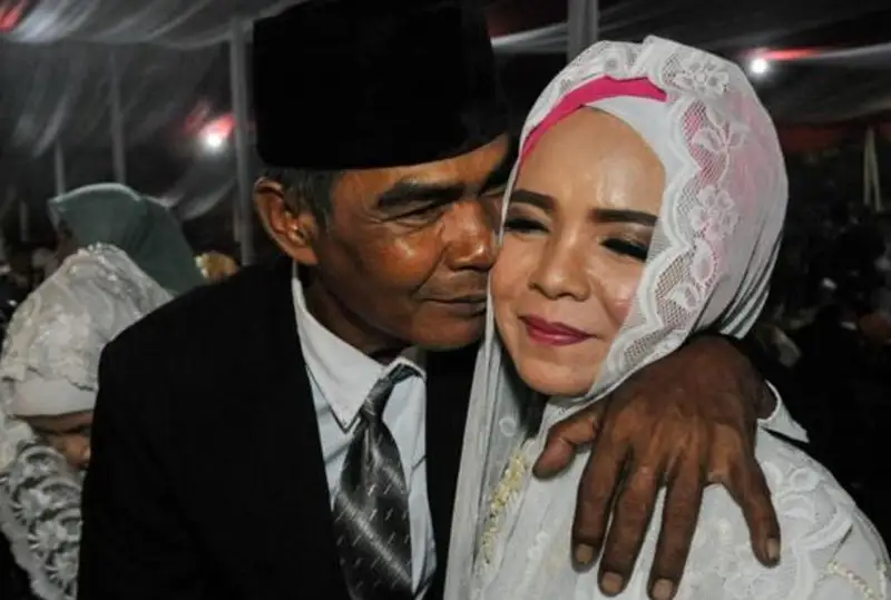 Индонезия законодательно запретила внебрачный секс и отказ от религии