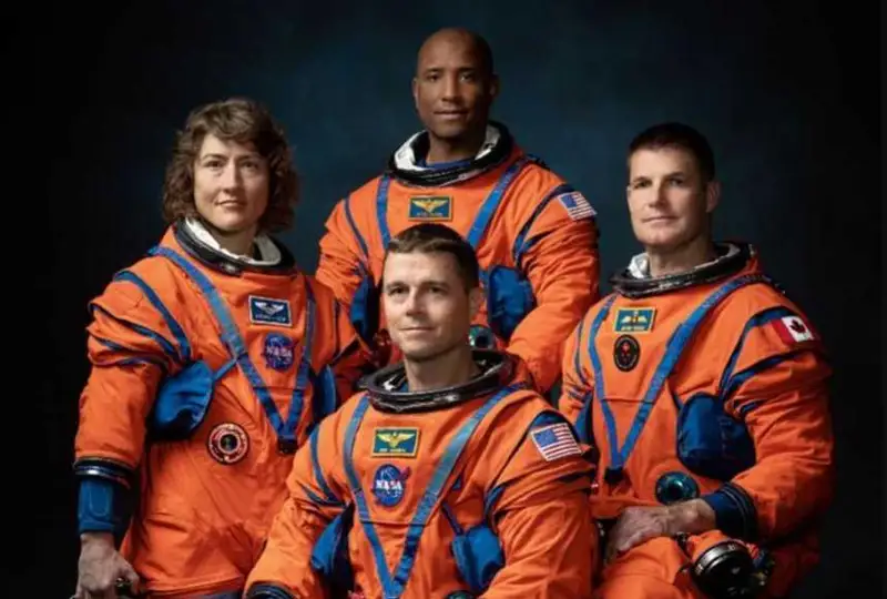 NASA Ой атрофида учадиган экспедиция аъзоларини таништирди