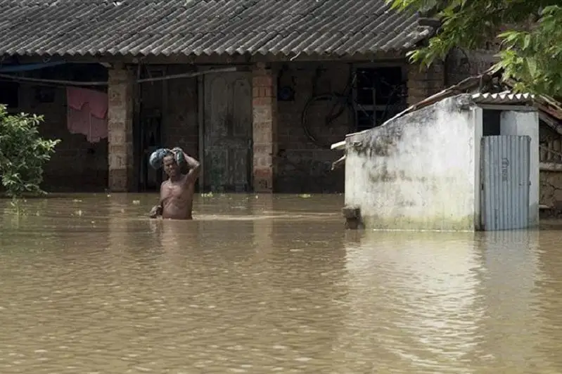 印度暴雨导致近90人死亡
