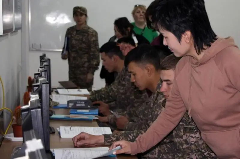 Ақтўбедаги Қозоғистон ҳарбий олий таълим муассасасини 70 дан ортиқ муҳандис, учувчи ва шифокорлар битиради