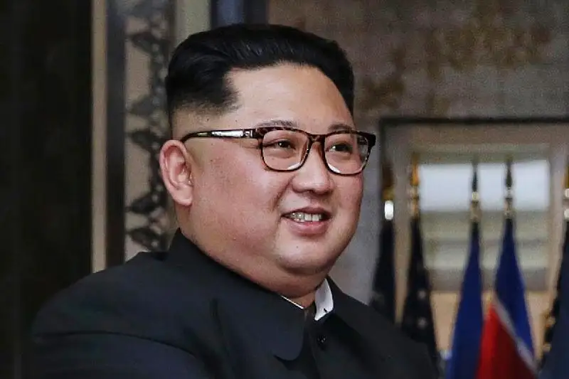 朝媒称昨射新武器 金正恩现场指导试射