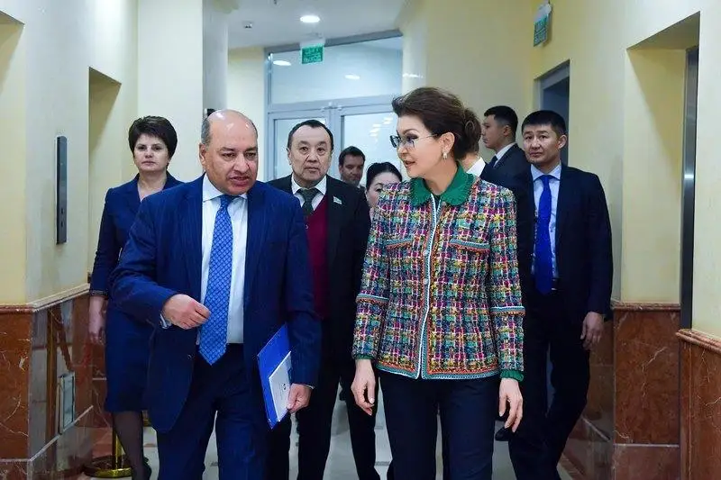 参议院议长会见欧开行行长查克拉巴蒂
