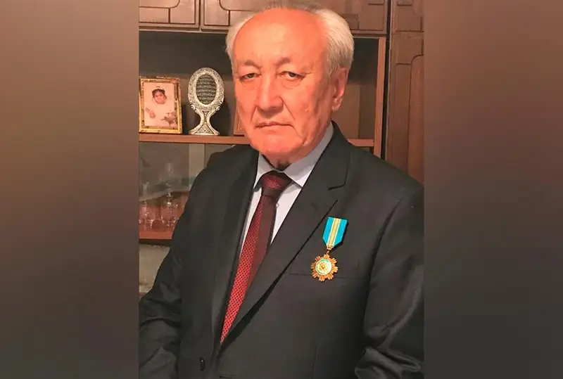 قازىر مەكتەپتە ەر مۇعالىم جوقتىڭ قاسى - ايگىلى ۇستاز قۇماش نۇرعاليەۆتىڭ ۇلى