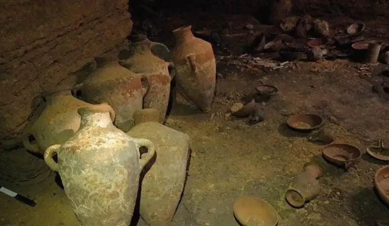 以色列发现3300年前墓穴遗址