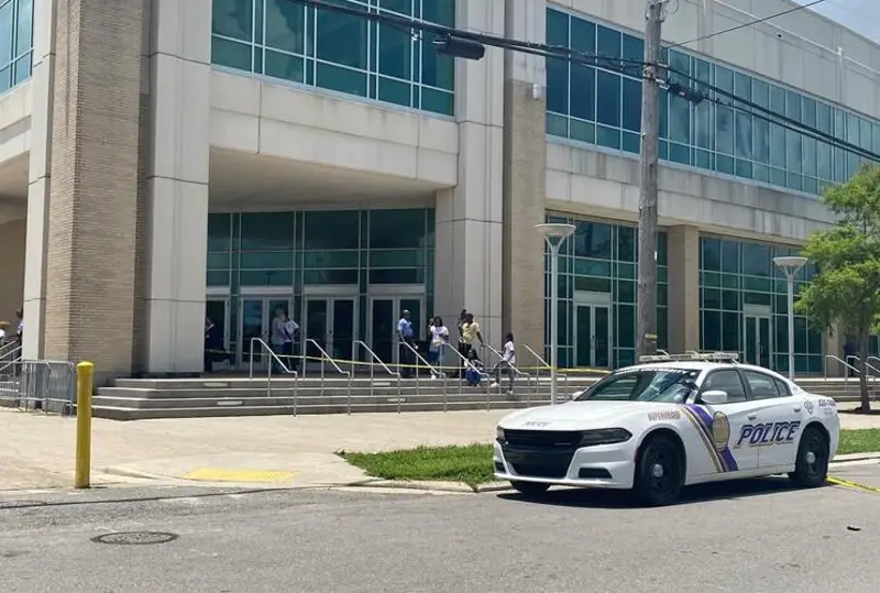 АҚШда Хотира кунини нишонлаш пайтида оммавий отишмалар содир бўлди