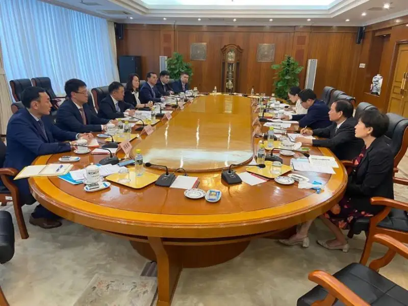 哈工业部长会晤中国发改委副主任  讨论跨境铁路项目和过境运输合作