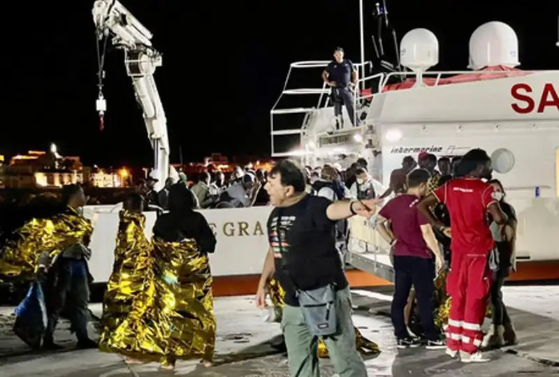 Италияда денгиз орқали келган ноқонуний муҳожирлар сони ортиб бормоқда