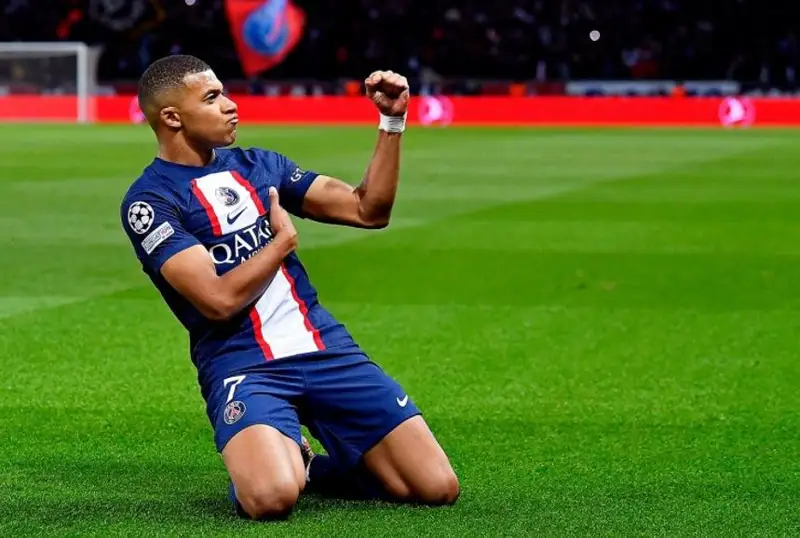 الەم چەمپيوناتى فينالىندا حەت-تريك اۆتورى اتانعان ەكىنشى فۋتبولشى