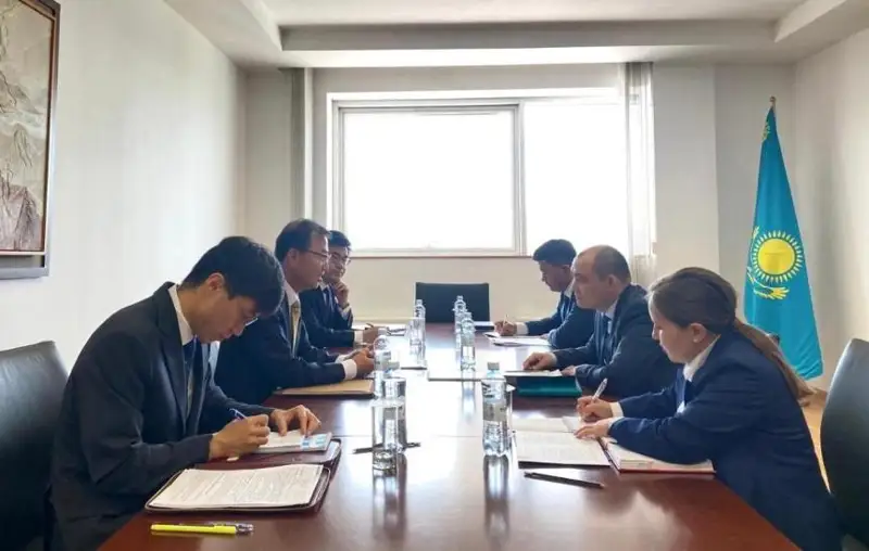 哈萨克斯坦副外长会见韩国驻哈大使