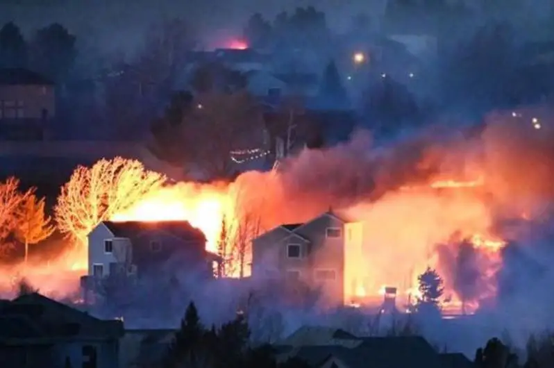 АҚШ: Колорадодаги ёнғин оқибатида 600 га яқин уй вайрон бўлди