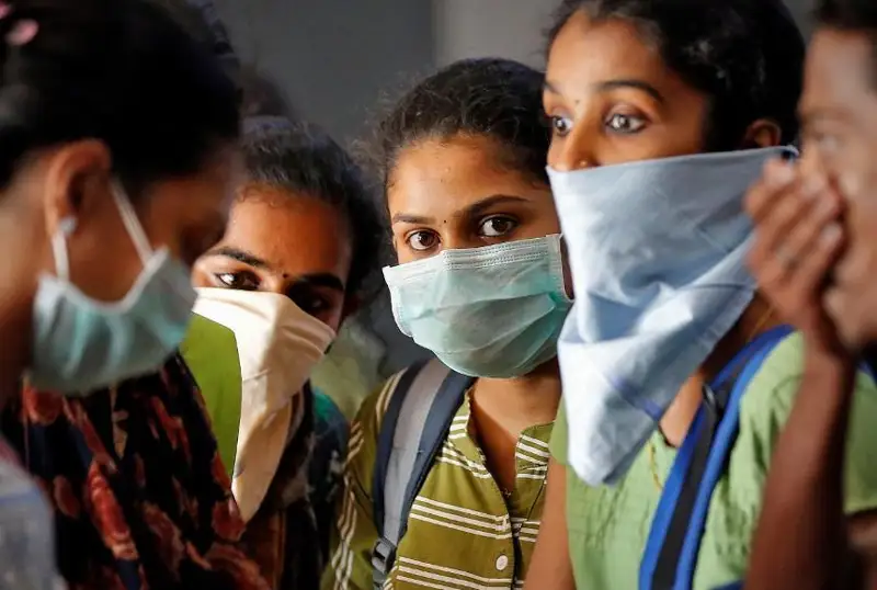 Ҳиндистонда ниқобсиз самолётга чиқиш тақиқланган