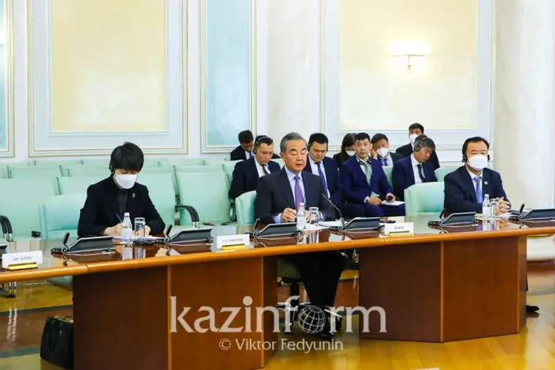 قازاقستان مەن قىتاي شەكاراسىنداعى بارلىق وتكىزۋ پۋنكتى جۇمىس ىستەپ تۇر - قىتاي سىرتقى ىستەر ءمينيسترى