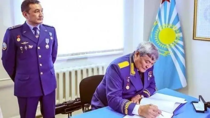 قازاقتىڭ قوس عارىشكەرى توقتار اۋباكىروۆ پەن ايدىن ايىمبەتوۆ اراسىنداعى بەس سايكەستىك