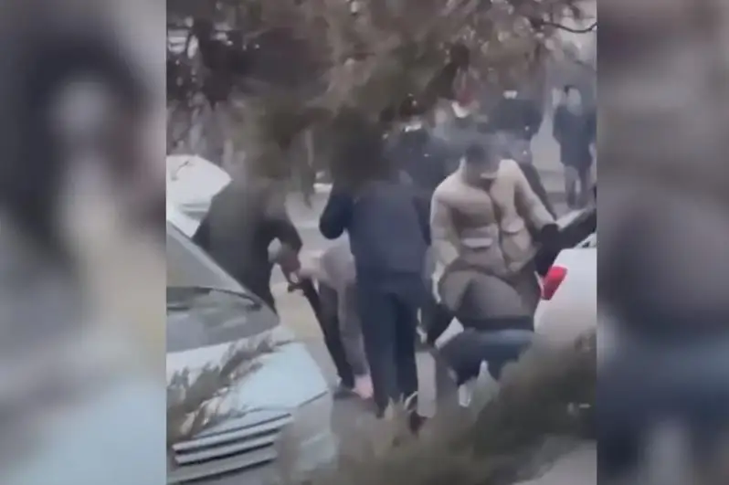 Алматида оммавий тартибсизликлар вақтида одамларга қурол тарқатганлар қўлга олинди