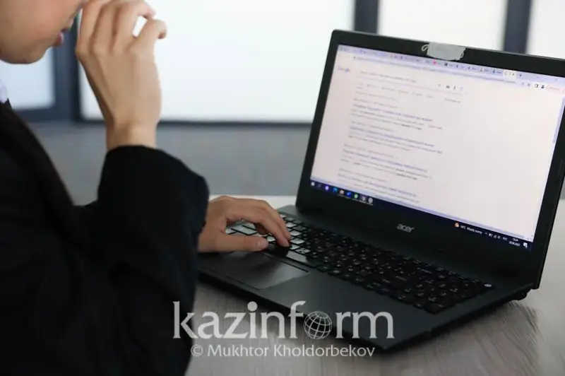 Sheteldegi qandastarǵa qazaq tilin tegin úıretetin onlaın kýrs bastaldy