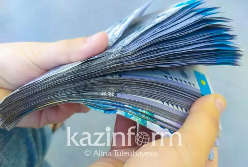 Nesıe alyp beremin: Bes óskemendik alaıaqqa 3,4 mln teńgesin berip qoıdy