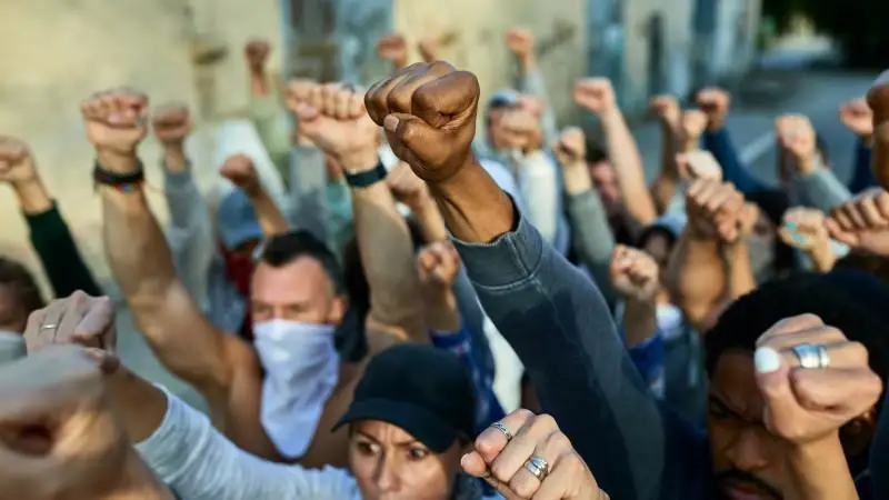 تۋريستەرگە تالاسقاندار جاپپاي توبەلەستى