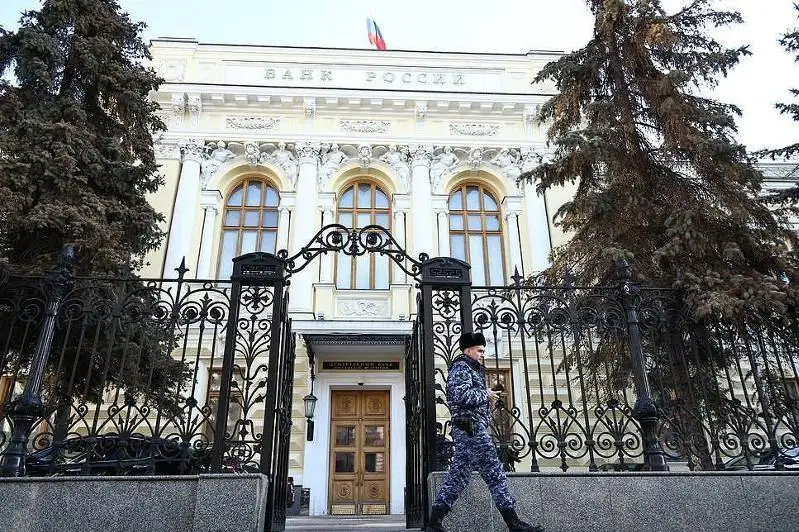 S&P: Халқаро санкциялар Россиянинг мавжуд валюта захираларини деярли ярмига қисқартирди