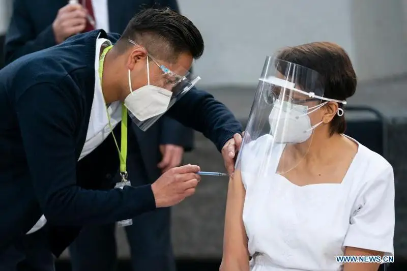 拉丁美洲开始接种冠状病毒疫苗