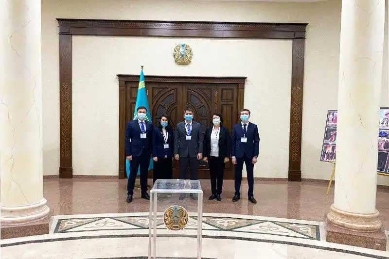 Тошкентда ҚР Парламенти Мажилисига сайловларда овоз бериш ўтказилмоқда