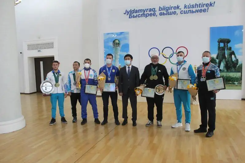 Қозоғистонлик 73 ёшли қария оғир атлетика бўйича жаҳон чемпионатида ғолиб чиқди