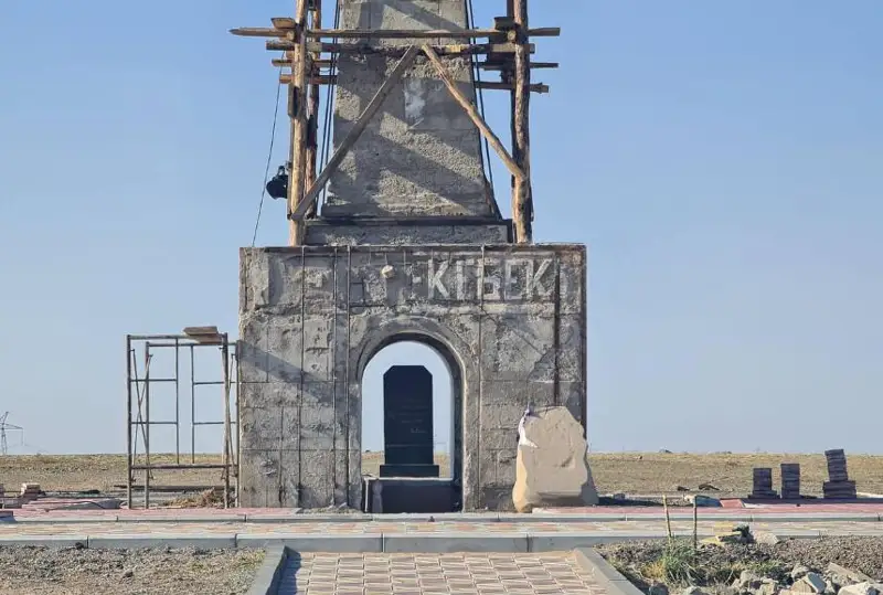 Мавзолей «Енлик-Кебек» ремонтируют в Абайской области
