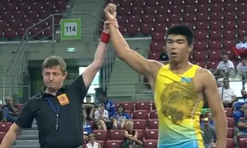 Казахстанец выиграл бронзовую медаль на чемпионате мира по борьбе