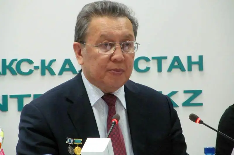 Sanaly tárbıe negizinde alynǵan bilim ǵana sapaly bolady – Asqarbek Qusaıynov