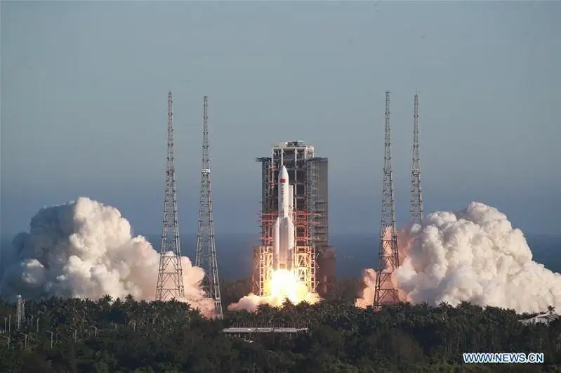 中国长征五号B运载火箭首飞成功