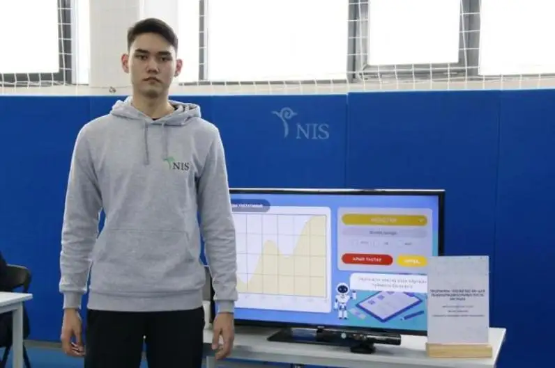 Қозоғистонлик ўқувчи инсультдан кейинги реабилитация учун интерактив илова яратди