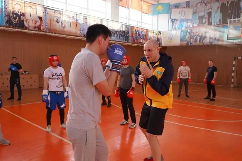 Бокс бўйича Олимпиада совриндори Иван Дычко полициячиларга мастер-класс ўтказди