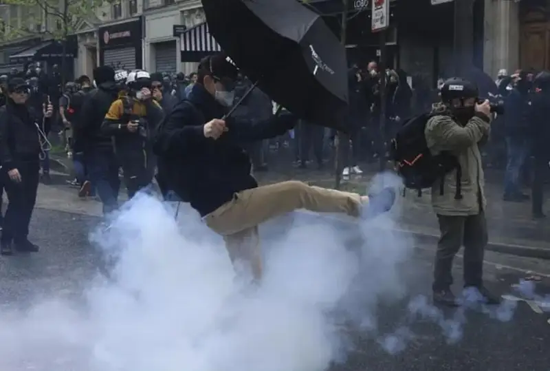 Франциядаги 1 май намойишларига юз минглаб одамлар чиқди