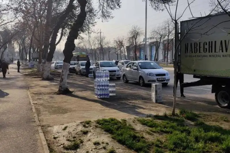 Торговля водой и свечами достигла пика в Узбекистане