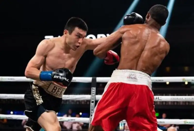 Чемпион WBA из Казахстана нокаутировал американца в дебютном бою в США