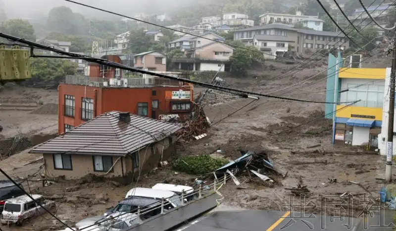日本静冈热海泥石流：2人心脏停止约20人失踪