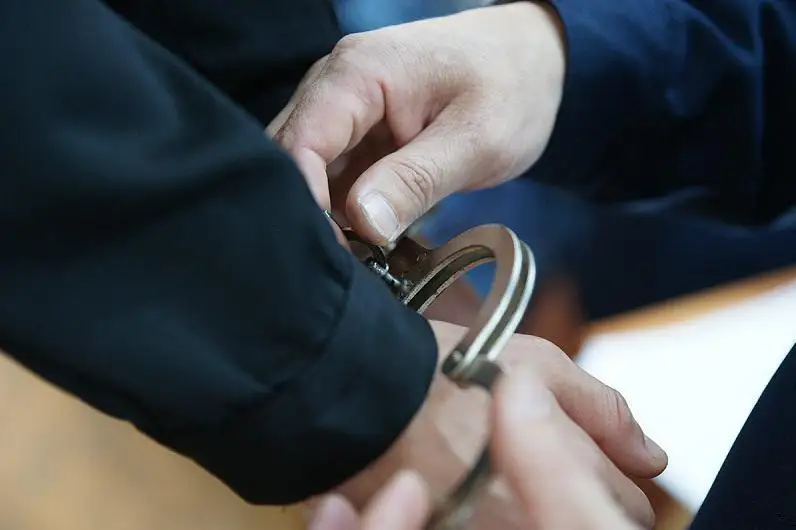 Санкт-Петербургда Ўзбекистон фуқароси 14 ёшли қизга тегажоғлик қилганликда гумонланиб қўлга олинди