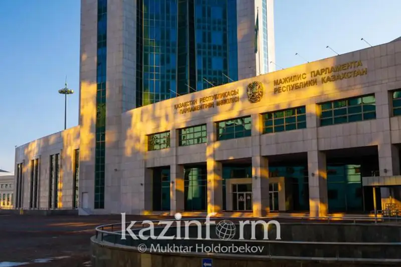 Májilis segizinshi shaqyrylymnan bastap jańa júıede jumys isteıdi