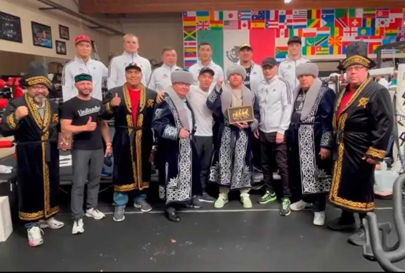 الەم چەمپيونى «كانەلو» قازاقستاندىقتاردى ناۋرىز مەيرامىمەن قازاق تىلىندە قۇتتىقتادى - ۆيدەو