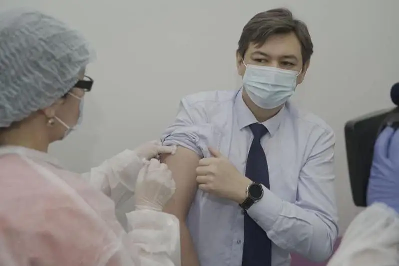 首席卫生医师完成第二针新冠疫苗接种