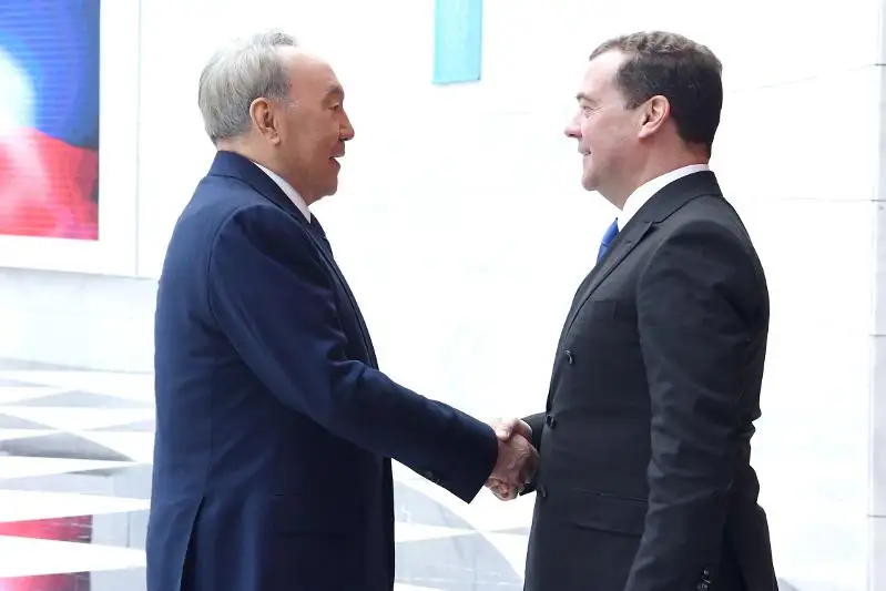 Нурсултон Назарбоев Дмитрий Медведев билан учрашди