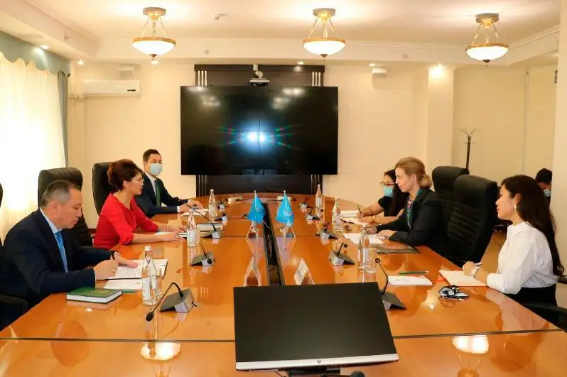 Ахборот ва жамиятни ривожлантириш вазири БМТнинг Қозоғистондаги доимий координатори билан учрашди