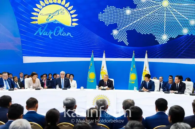 纳扎尔巴耶夫主持召开祖国之光党政治委员会扩大会议